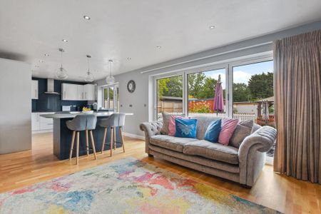 4 bedroom detached house to rent - Photo 5