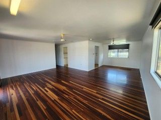 Handy Location – Close to Everything - Photo 4