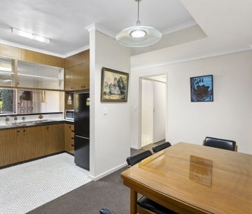 Stylish 2-Bedroom Apartment & Opposite Queens Park! - Photo 4