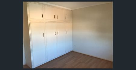 2 BEDROOM TOWNHOUSE IN GREAT LOCATION!! - Photo 4