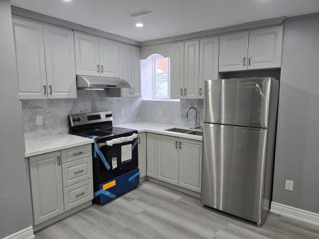 For Lease - 306 Bessborough Drive, Milton, Ontario - Photo 3