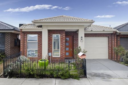 10 Colonial Way, - Photo 2