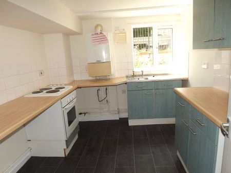 Park Crescent Place, Brighton, BN2 3HG 2 bedroom apartment to rent - Photo 4