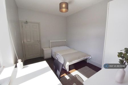 1 bedroom in a house share to rent - Photo 3