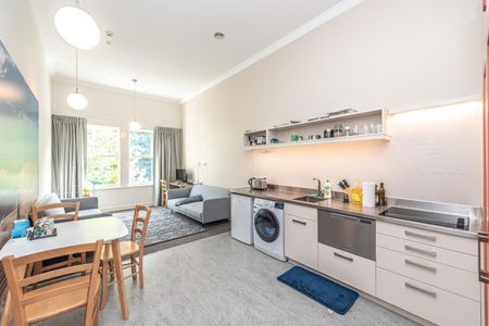 Sophisticated city living - Photo 4