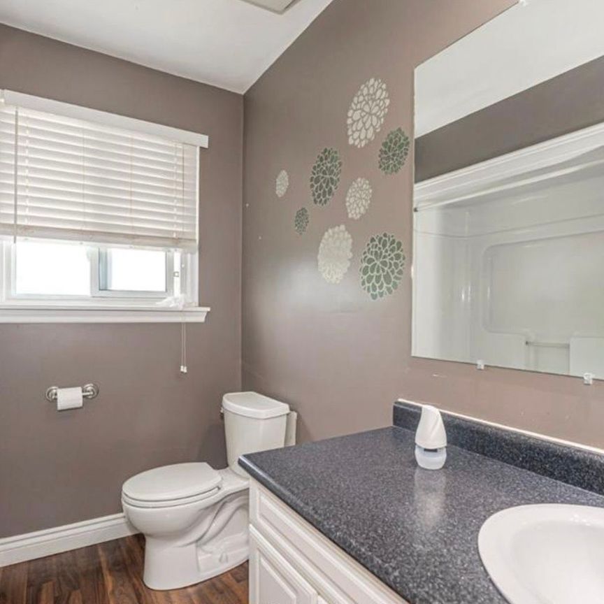 For Lease - 4 Jane Crescent Unit# Front, Barrie, Ontario - Photo 1