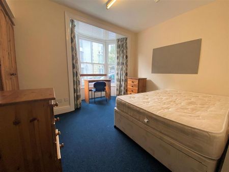 1 bedroom in a house share to rent - Photo 4