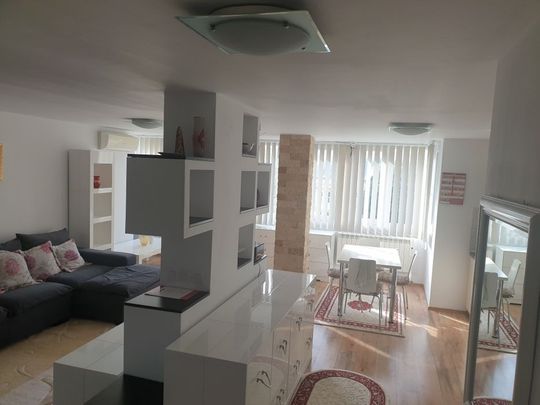 Apartament cu 3 camere, Central - Fotografie 1