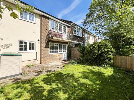 2 bedroom Maisonette to rent - Photo 2