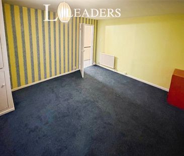 house to rent Lynmouth Drive, Wigston, Leicestershire, LE18 - Photo 2