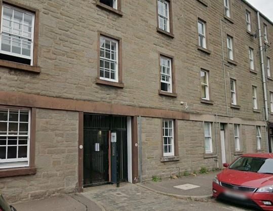 3 bedroom flat to rent - Photo 1