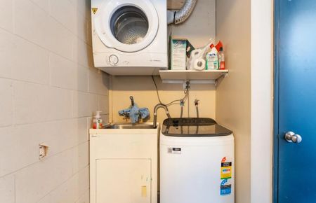 Student Flat in Great Location *Two Weeks Rent Free* - Photo 5