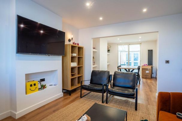 3 bedroom semi-detached house to rent - Photo 1