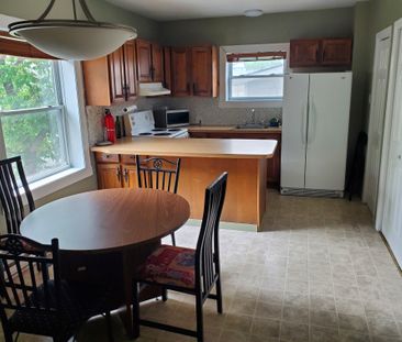 Métro Longueuil __ 2e station de Berri-UQAM __ Propre & Paisible - Photo 4