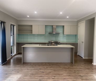LOVELY FAMILY HOME - Photo 4
