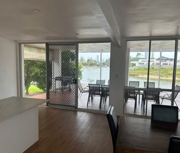 Amazing Waterfront 5 bedroom Home at heart of Broadbeach。 - Photo 4