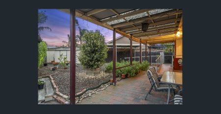 Original Family Home In Amazing Condition - Photo 2