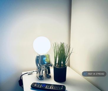 1 bedroom in a house share to rent - Photo 2