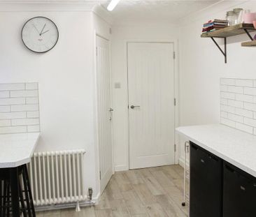 4 bedroom terraced house to rent - Photo 5