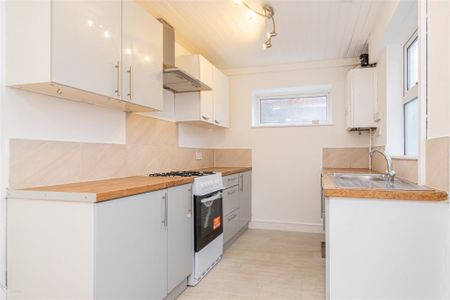 2 bed House - Mid Terrace To Let - Photo 4