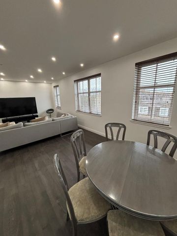 2 bedroom flat to rent - Photo 2