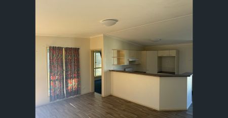 MODERN Three bedroom, low maintenance duplex - Photo 2