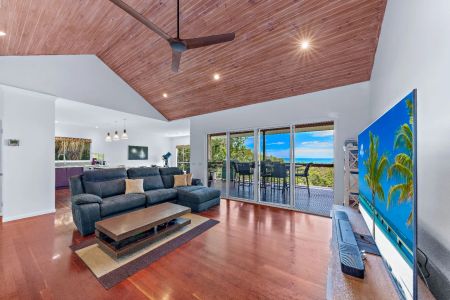 Rainforest Retreat - Multi-Level Home with Stunning Ocean Views - Pool & Yard Maintenance Included! - Photo 4