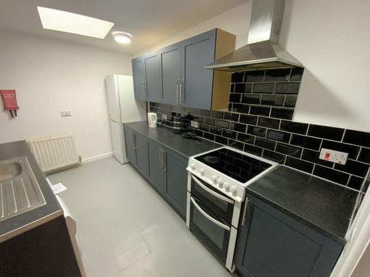 1 bedroom in a house share to rent - Photo 1