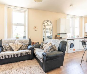 2 bedroom maisonette to rent - Photo 2