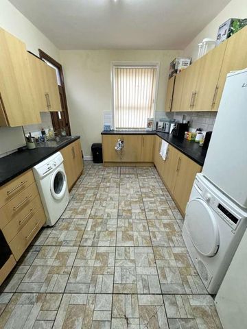 Cardigan Road, Hyde Park, Leeds, LS6 - Photo 4