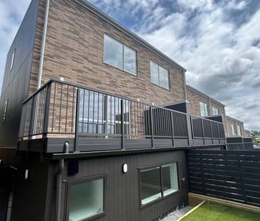 Modern, Elegant and Private - Photo 1