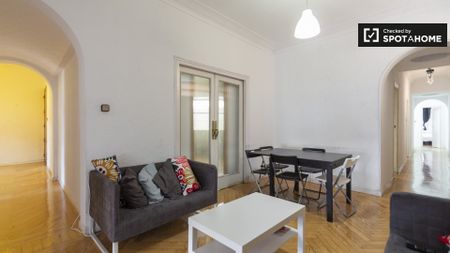 madrid, Community of Madrid 28015 - Photo 2