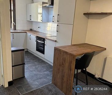 2 bedroom flat to rent - Photo 2