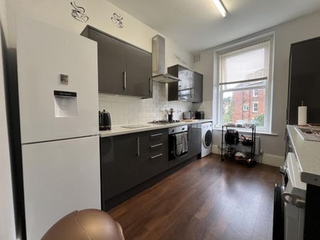 2 bedroom flat to rent - Photo 5