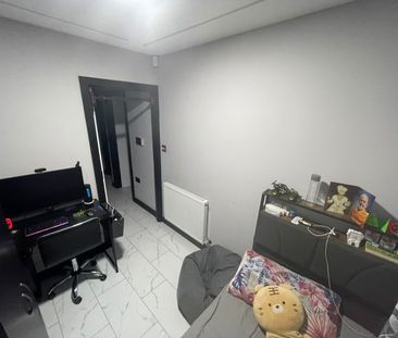 Room in a Shared House, Pinner View, HA1 - Photo 1