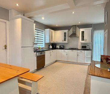 3 bedroom end of terrace house to rent - Photo 4