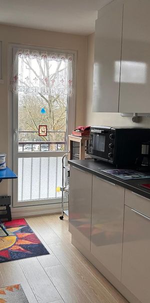 Location Appartement 4 pièces 67m² LILLE 59000 - Photo 2