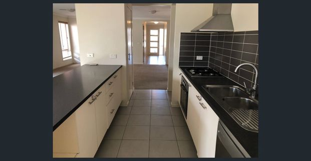 4 bedroom family home, conveniently located just off Leakes Road is what you have been looking for! - Photo 1