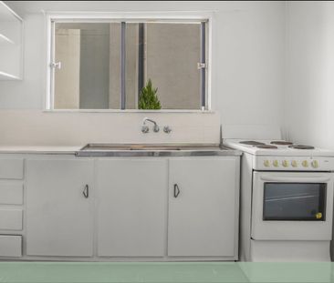 Convenient Location - Two bedroom Unit in Windsor - Photo 4