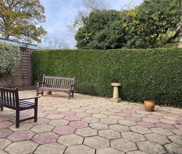 4 bedroom detached house to rent - Photo 3