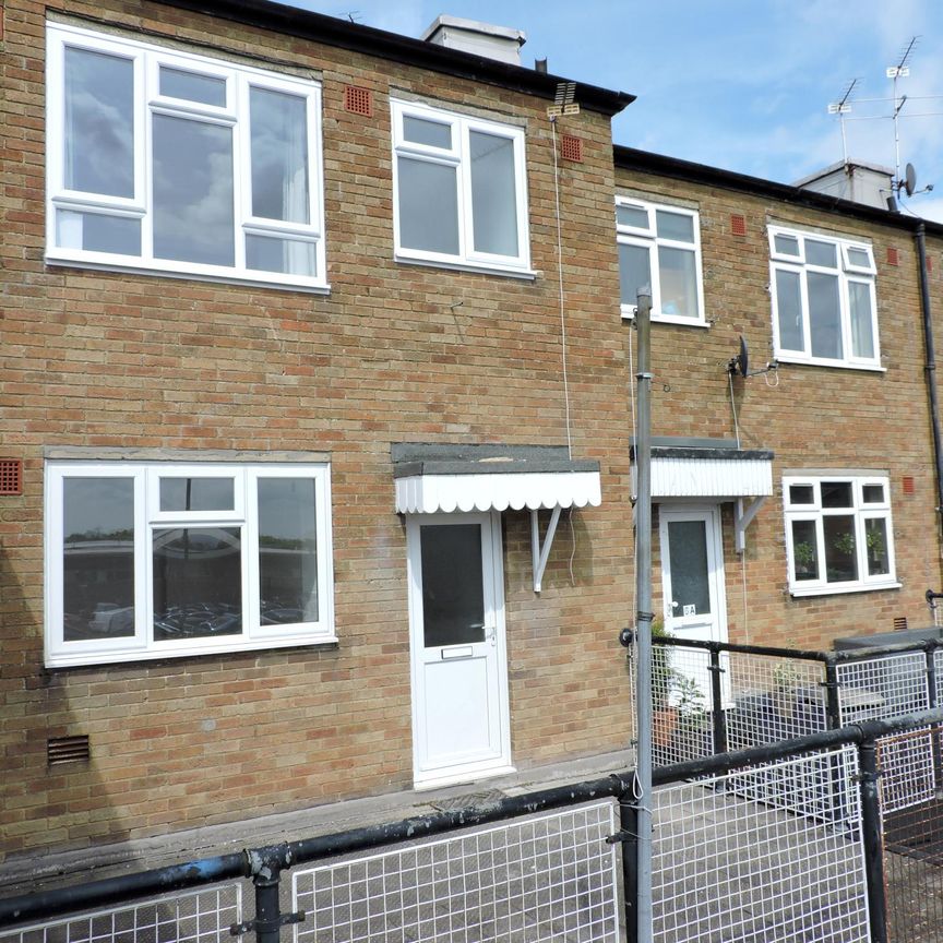 3 bedroom maisonette to rent Westquay House, West St, Fareham, Hampshire - Photo 1