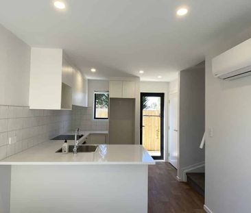 Near New 2 Bedroom Townhouse - Photo 4