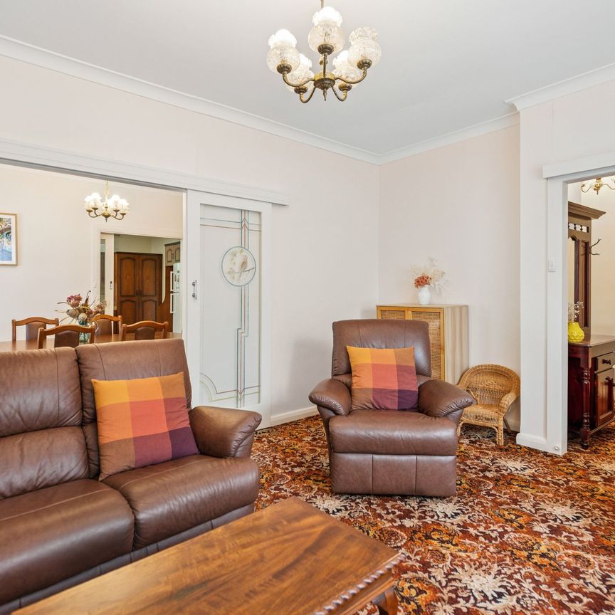 Spacious & Well-Maintained Family Home - Photo 1