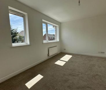 3 bedroom semi-detached house to rent - Photo 2