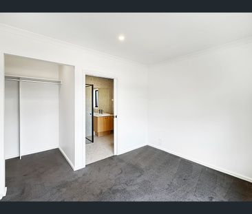 27 Harshaw Road, Thornhill Park, Vic 3335 - Photo 1