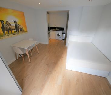 Flat 3, Woodside, Bournemouth BH1 - Photo 4