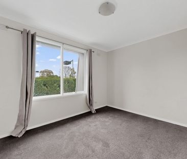 Stylish Double-Storey Townhouse in a Prime Location - Photo 4