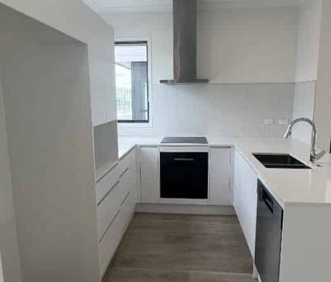 Modern Townhouse - Photo 5