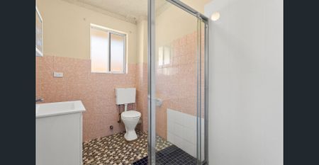 Solid top-floor apartment in a well-maintained block of four. - Photo 5