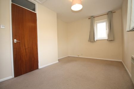 Goldsworth Park, Woking - Photo 2